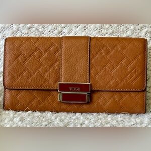TUMI | Pre-owned in very good condition Women’s Quilted T Pattern Leather Wallet